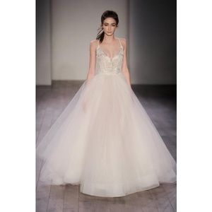 Jim Hjelm Wedding Dress (Style 8610)